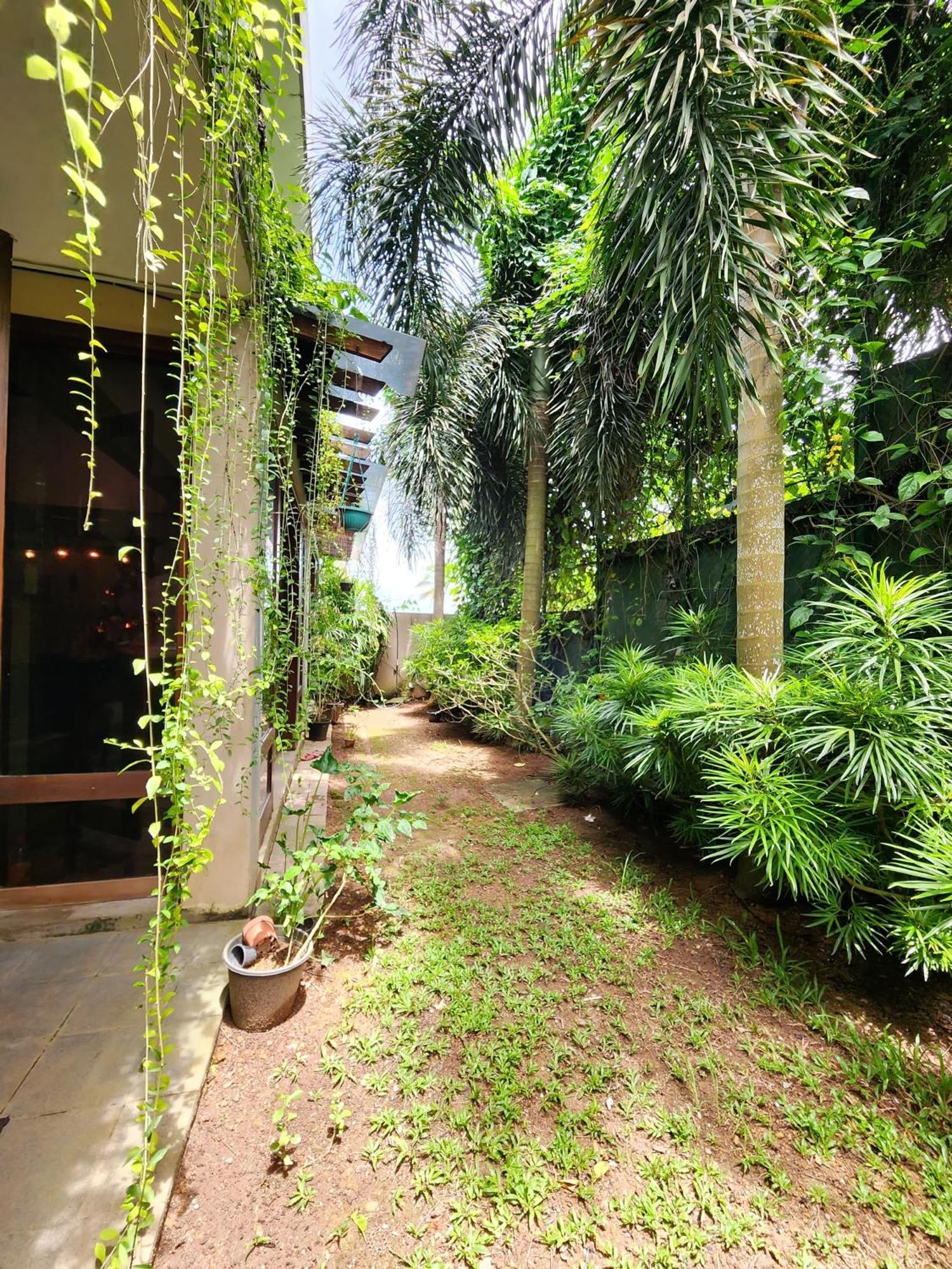 Cozy Luxury Room With Balcony View ! Rajagiriya Bagian luar foto